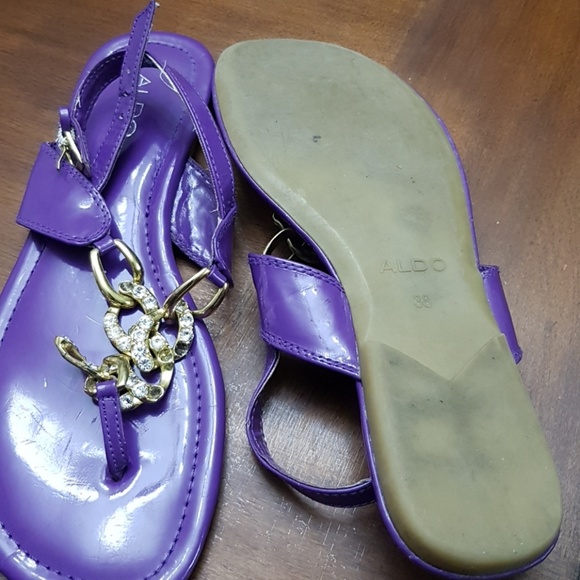 Womens size 38 purple patent sandals/ gold chain - Picture 2 of 3